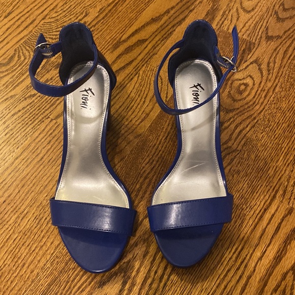 Royal blue block heels - Picture 2 of 3